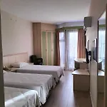 호텔 Ridvan 2*