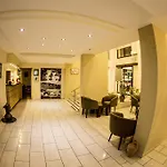 蕾兹万酒店 2*