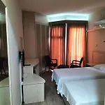 蕾兹万酒店 2* Çeşme