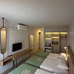 蕾兹万酒店 2*