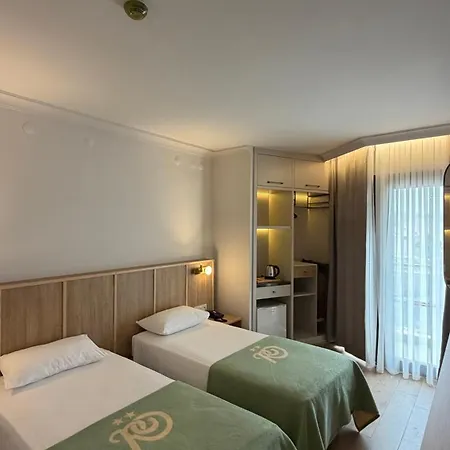 蕾兹万酒店 Çeşme